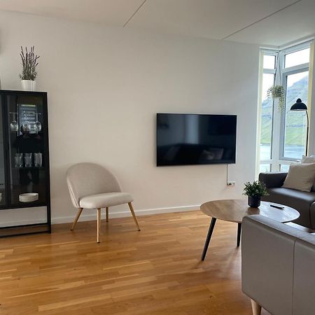 Unique Sea & Landscape View And Spacious Apartment Klaksvík Buitenkant foto