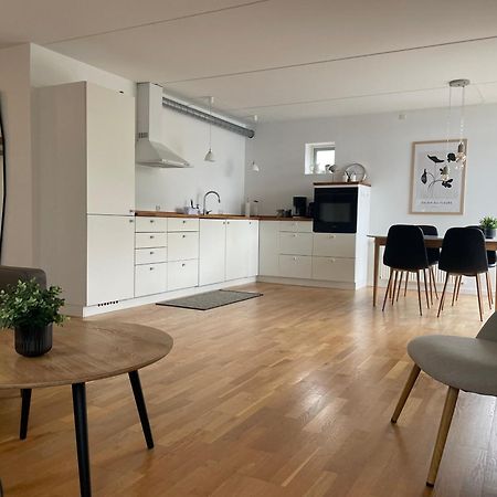 Unique Sea & Landscape View And Spacious Apartment Klaksvík Buitenkant foto