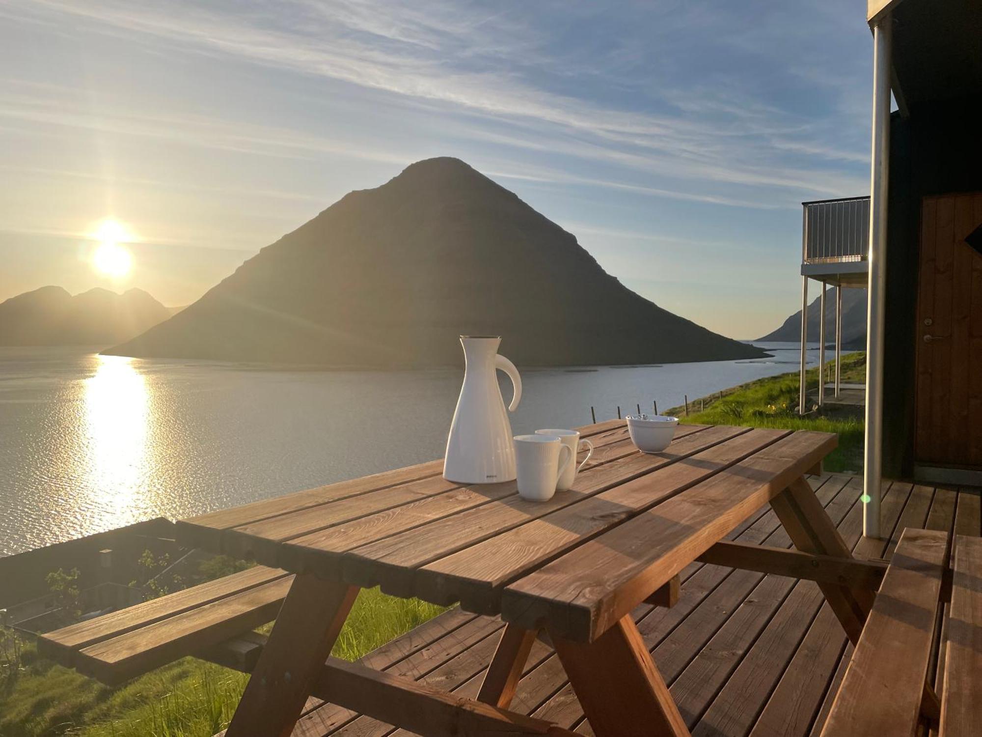 Unique Sea & Landscape View And Spacious Apartment Klaksvík Buitenkant foto