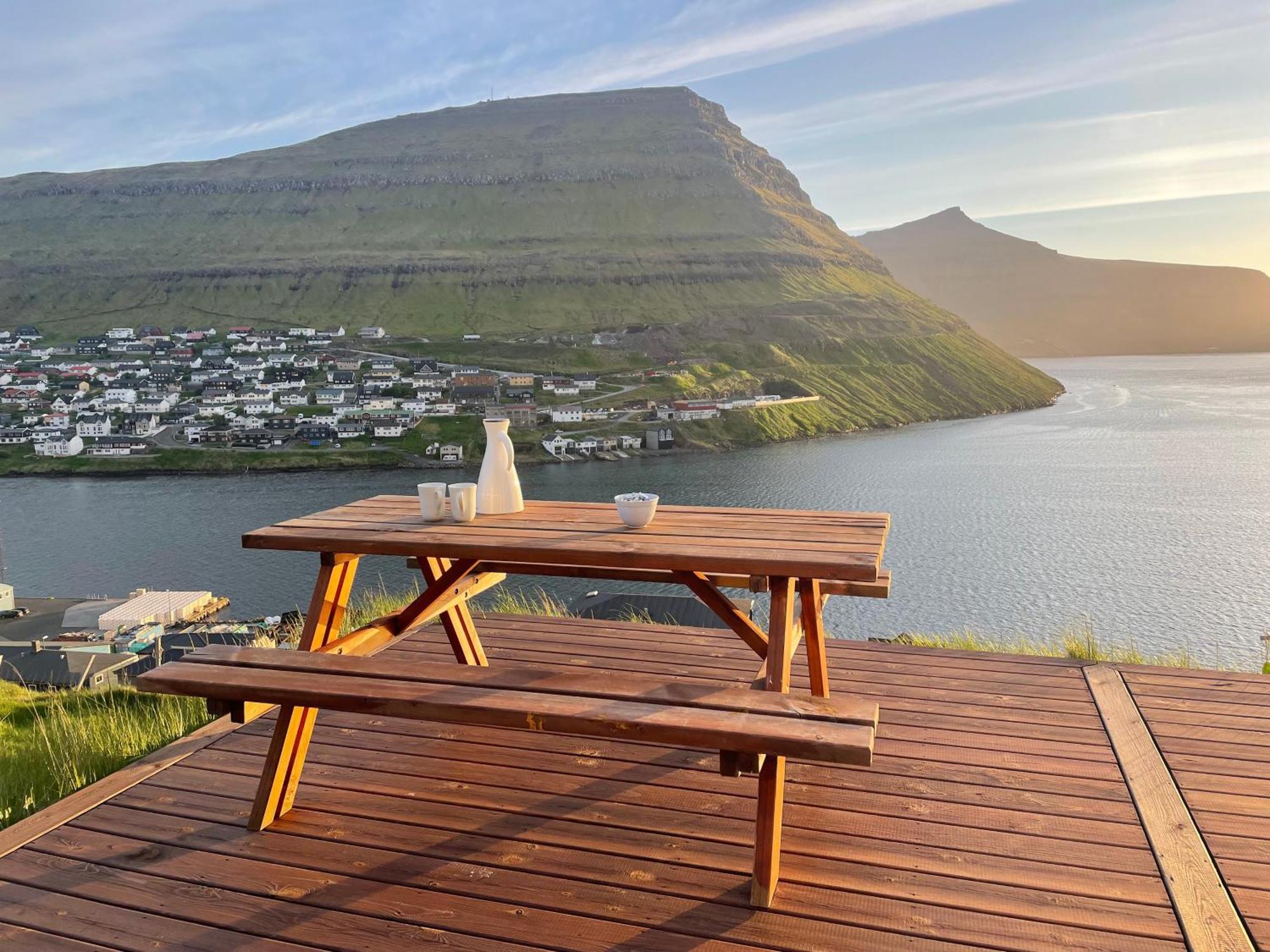 Unique Sea & Landscape View And Spacious Apartment Klaksvík Buitenkant foto