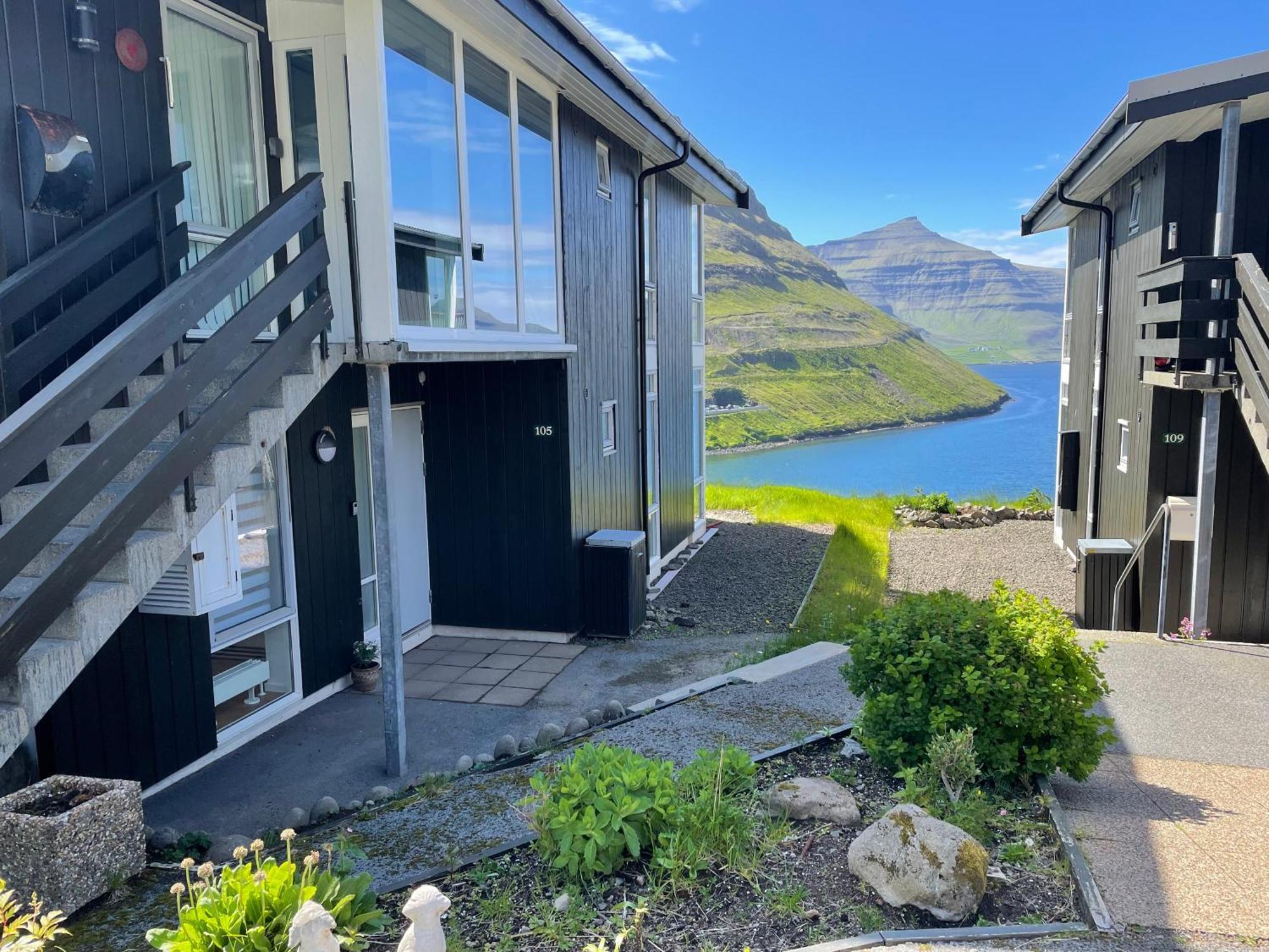Unique Sea & Landscape View And Spacious Apartment Klaksvík Buitenkant foto