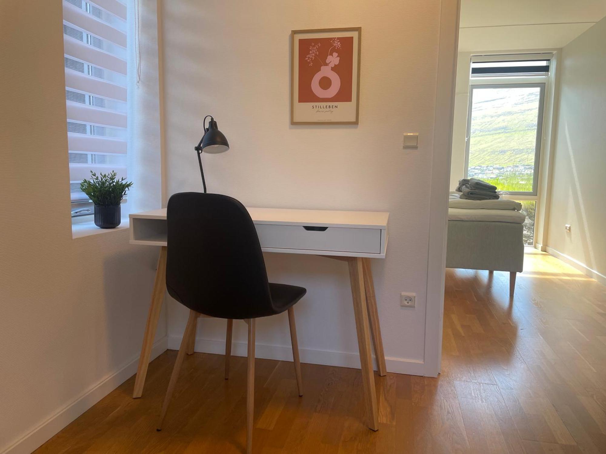 Unique Sea & Landscape View And Spacious Apartment Klaksvík Buitenkant foto