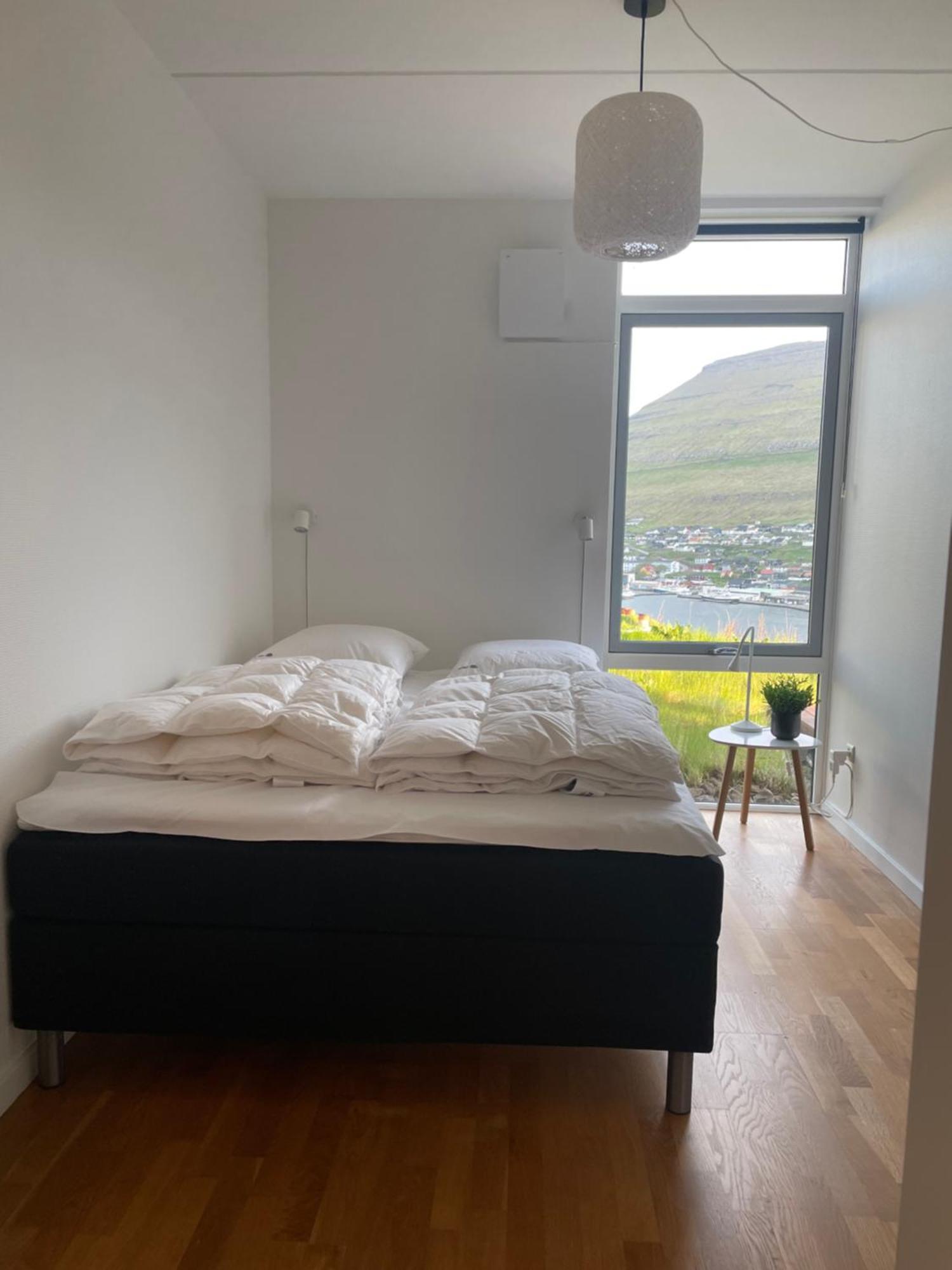 Unique Sea & Landscape View And Spacious Apartment Klaksvík Buitenkant foto