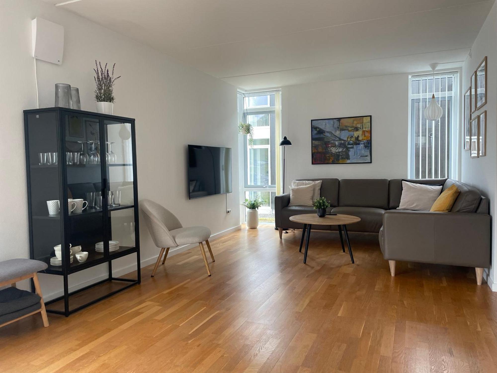 Unique Sea & Landscape View And Spacious Apartment Klaksvík Buitenkant foto